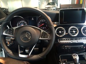 Mercedes Classe C180 Coupé blanche - intérieur